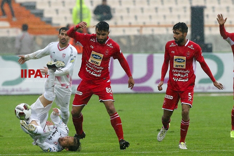   دیدار فوتبال پرسپولیس و تراکتور سازی