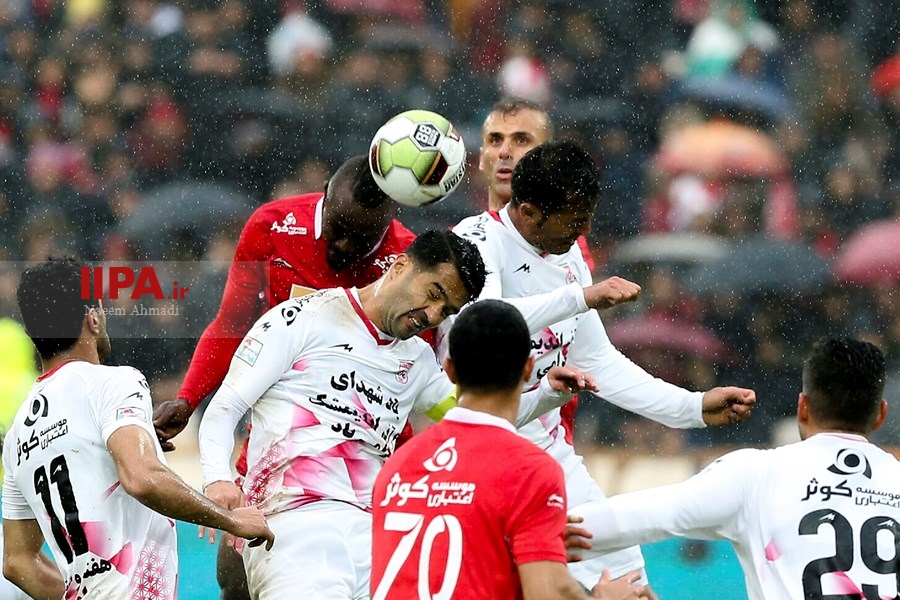   دیدار فوتبال پرسپولیس و تراکتور سازی