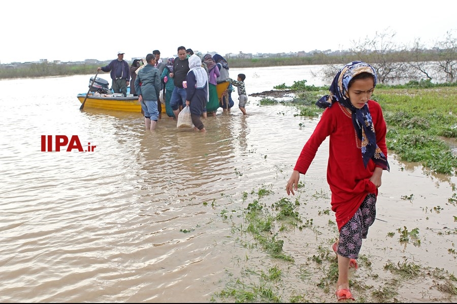   امداد رسانی به مناطق سیل زده در گلستان