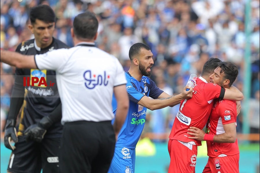   دیدار تیم های استقلال و پرسپولیس تهران 