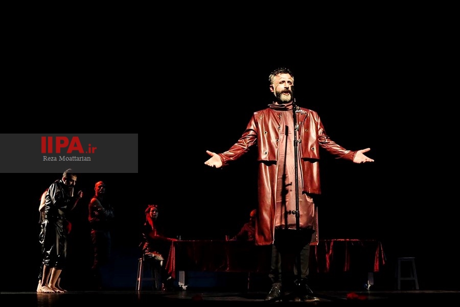   نمایش خون به پا می شود