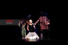   نمایش خون به پا می شود