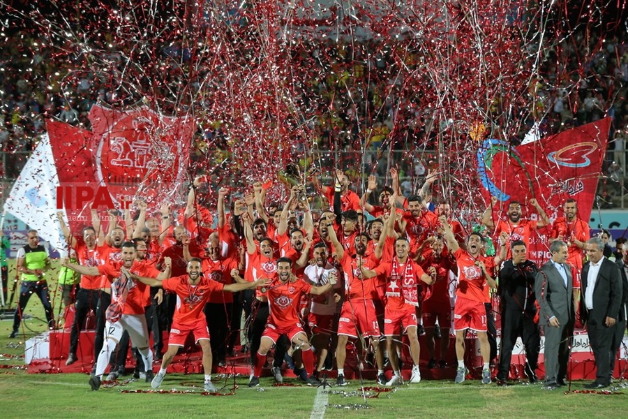   قهرمانی تیم فوتبال پرسپولیس در هجدهمین دوره لیگ برتر