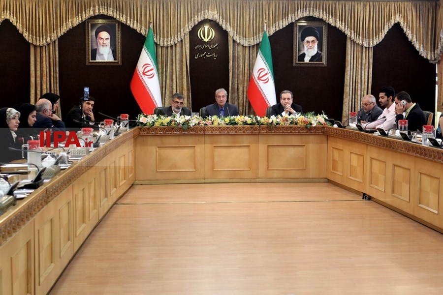   نشست خبری مشترک پس از پایان مهلت ۶۰ روزه ایران به اروپایی ها