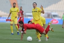 دیدار تیم‌های فوتبال پرسپولیس و پارس جنوبی  تیم فوتبال پرسپولیس در نخستین دیدار نوزدهمین دوره لیگ برتر برابر پارس جنوبی به برتری یک بر صفر رسید