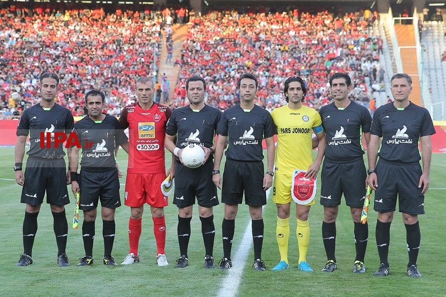دیدار تیم‌های فوتبال پرسپولیس و پارس جنوبی  تیم فوتبال پرسپولیس در نخستین دیدار نوزدهمین دوره لیگ برتر برابر پارس جنوبی به برتری یک بر صفر رسید
