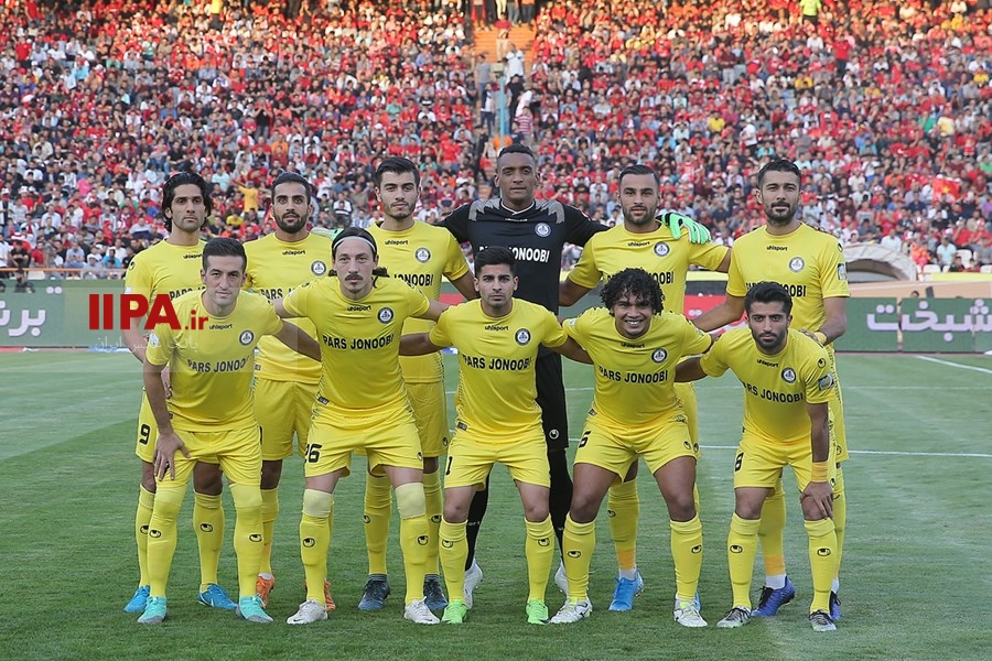 دیدار تیم‌های فوتبال پرسپولیس و پارس جنوبی  تیم فوتبال پرسپولیس در نخستین دیدار نوزدهمین دوره لیگ برتر برابر پارس جنوبی به برتری یک بر صفر رسید