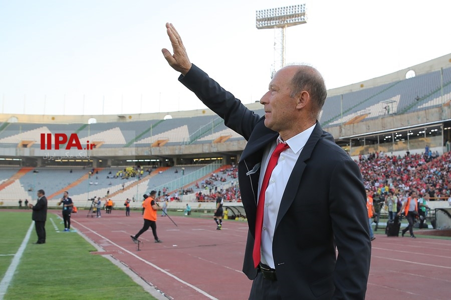دیدار تیم‌های فوتبال پرسپولیس و پارس جنوبی  تیم فوتبال پرسپولیس در نخستین دیدار نوزدهمین دوره لیگ برتر برابر پارس جنوبی به برتری یک بر صفر رسید