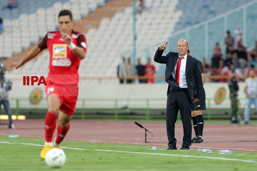 دیدار تیم‌های فوتبال پرسپولیس و پارس جنوبی  تیم فوتبال پرسپولیس در نخستین دیدار نوزدهمین دوره لیگ برتر برابر پارس جنوبی به برتری یک بر صفر رسید