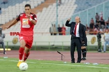 دیدار تیم‌های فوتبال پرسپولیس و پارس جنوبی  تیم فوتبال پرسپولیس در نخستین دیدار نوزدهمین دوره لیگ برتر برابر پارس جنوبی به برتری یک بر صفر رسید