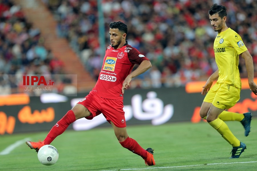 دیدار تیم‌های فوتبال پرسپولیس و پارس جنوبی  تیم فوتبال پرسپولیس در نخستین دیدار نوزدهمین دوره لیگ برتر برابر پارس جنوبی به برتری یک بر صفر رسید