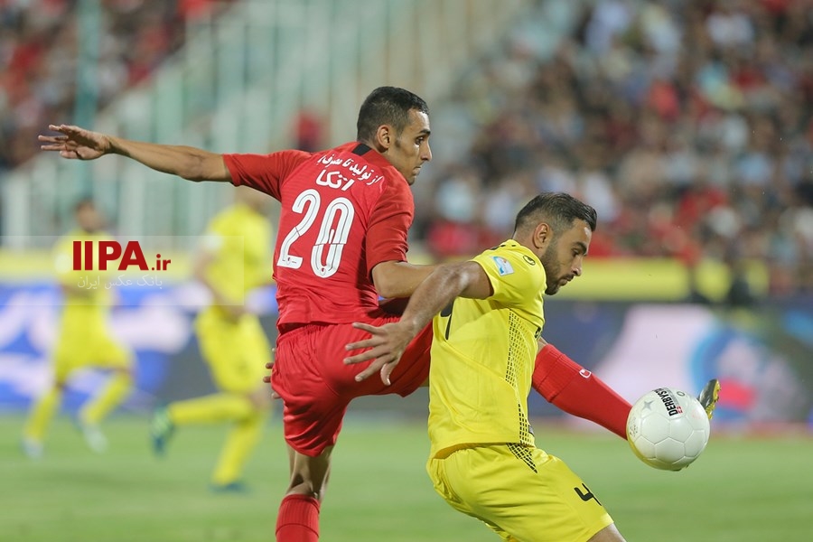 دیدار تیم‌های فوتبال پرسپولیس و پارس جنوبی  تیم فوتبال پرسپولیس در نخستین دیدار نوزدهمین دوره لیگ برتر برابر پارس جنوبی به برتری یک بر صفر رسید