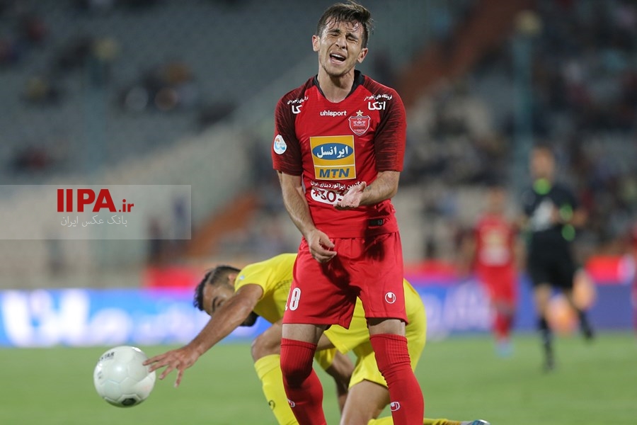 دیدار تیم‌های فوتبال پرسپولیس و پارس جنوبی  تیم فوتبال پرسپولیس در نخستین دیدار نوزدهمین دوره لیگ برتر برابر پارس جنوبی به برتری یک بر صفر رسید