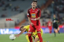 دیدار تیم‌های فوتبال پرسپولیس و پارس جنوبی  تیم فوتبال پرسپولیس در نخستین دیدار نوزدهمین دوره لیگ برتر برابر پارس جنوبی به برتری یک بر صفر رسید