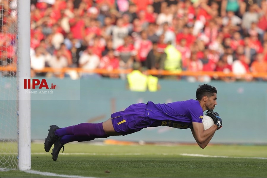   دیدار تیم های فوتبال استقلال و پرسپولیس
