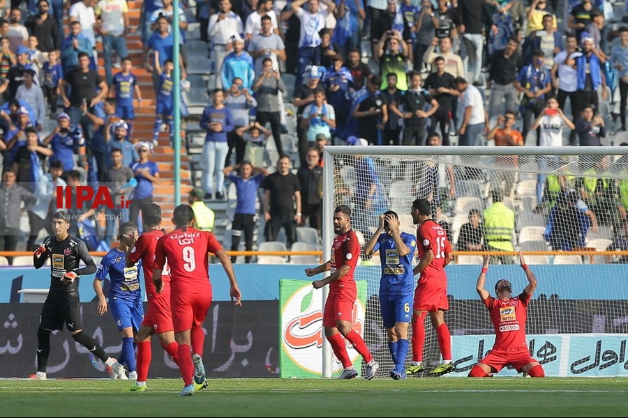   دیدار تیم های فوتبال استقلال و پرسپولیس
