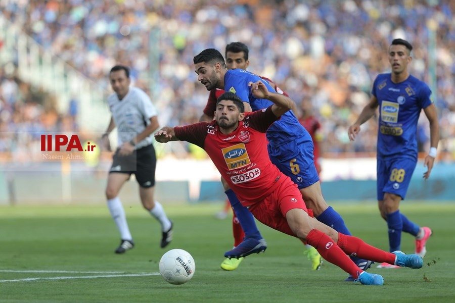   دیدار تیم های فوتبال استقلال و پرسپولیس