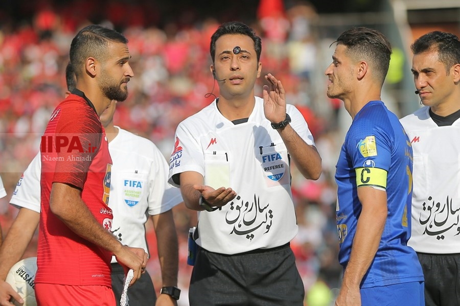  دیدار تیم های فوتبال استقلال و پرسپولیس