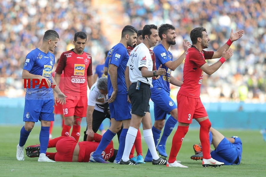   دیدار تیم های فوتبال استقلال و پرسپولیس