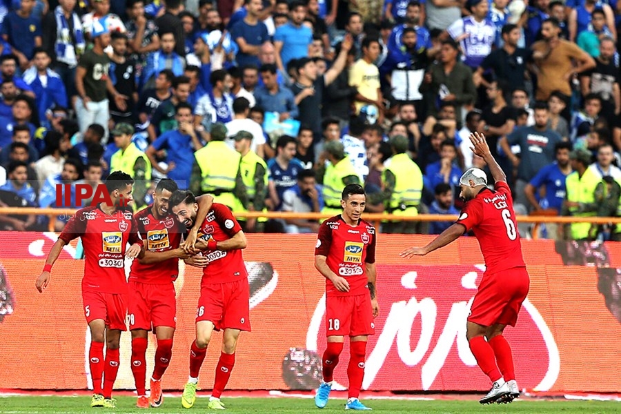   دیدار تیم های فوتبال استقلال و پرسپولیس