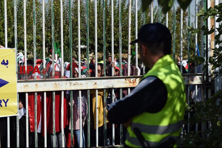   ورود تماشاگران زن به ورزشگاه آزادی