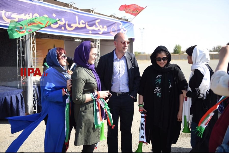   ورود تماشاگران زن به ورزشگاه آزادی
