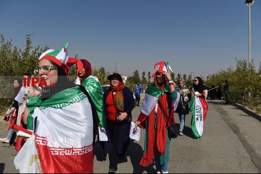   ورود تماشاگران زن به ورزشگاه آزادی