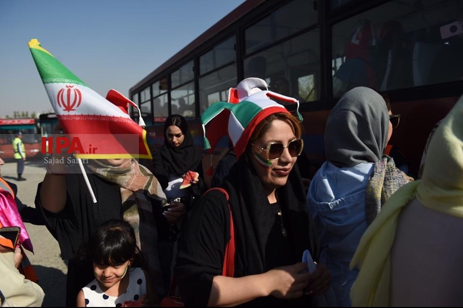   ورود تماشاگران زن به ورزشگاه آزادی