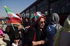   ورود تماشاگران زن به ورزشگاه آزادی