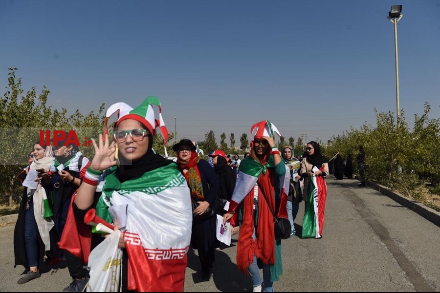   ورود تماشاگران زن به ورزشگاه آزادی