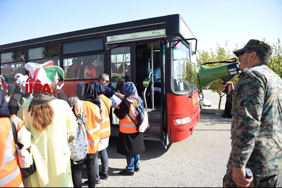   ورود تماشاگران زن به ورزشگاه آزادی