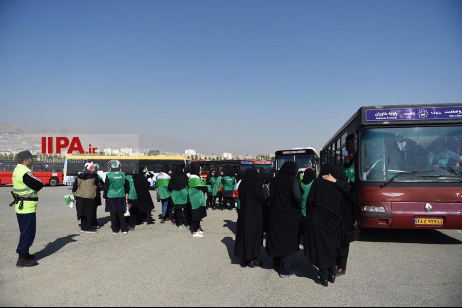   ورود تماشاگران زن به ورزشگاه آزادی