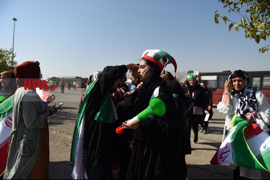   ورود تماشاگران زن به ورزشگاه آزادی