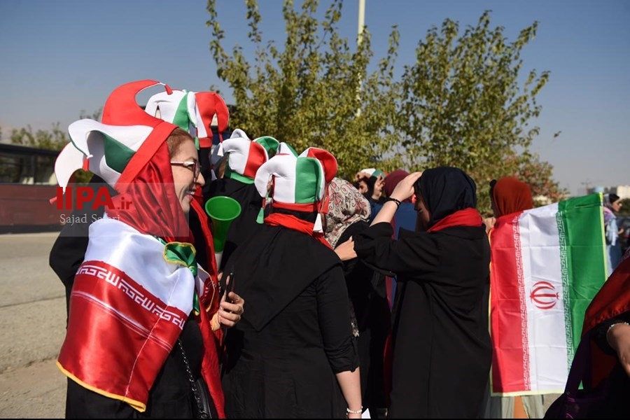   ورود تماشاگران زن به ورزشگاه آزادی