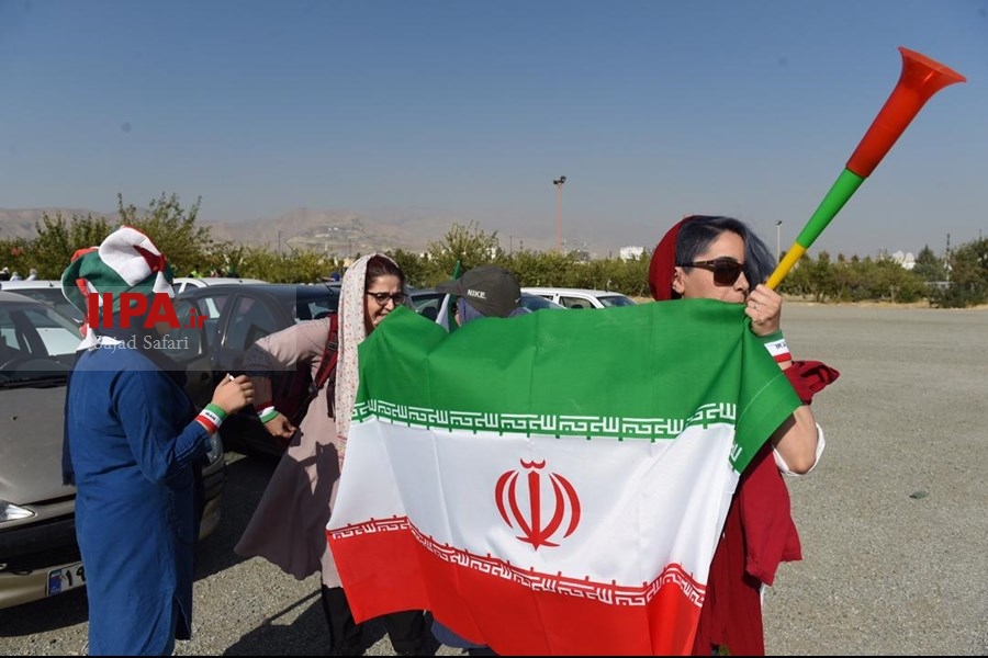   ورود تماشاگران زن به ورزشگاه آزادی