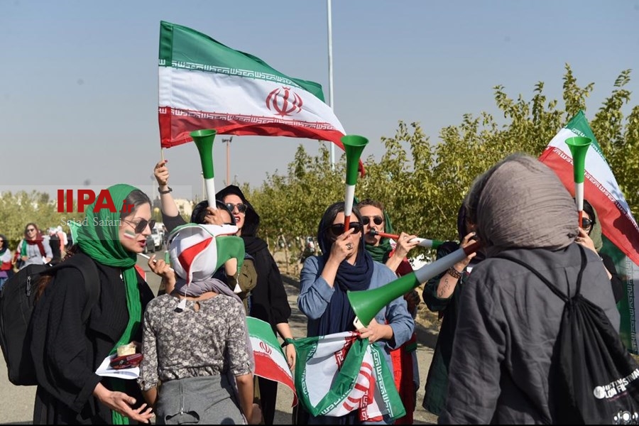   ورود تماشاگران زن به ورزشگاه آزادی