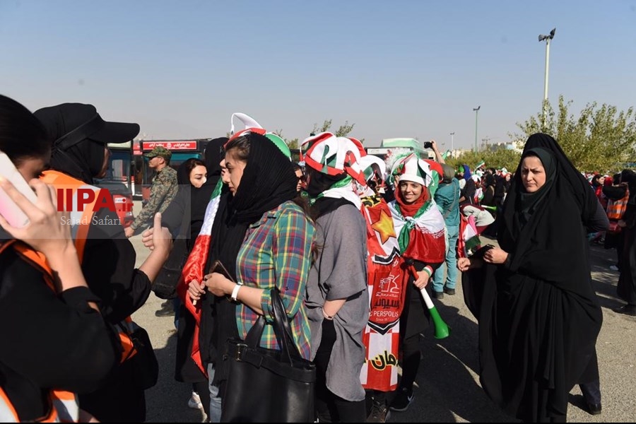   ورود تماشاگران زن به ورزشگاه آزادی