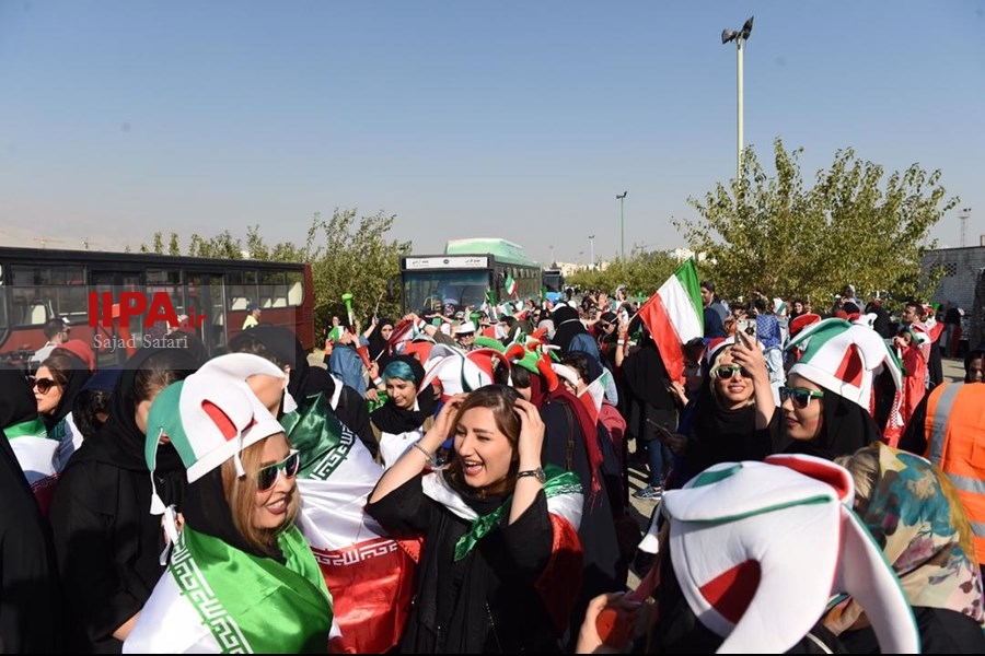  ورود تماشاگران زن به ورزشگاه آزادی