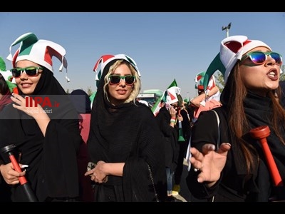 ورود تماشاگران زن به ورزشگاه آزادی