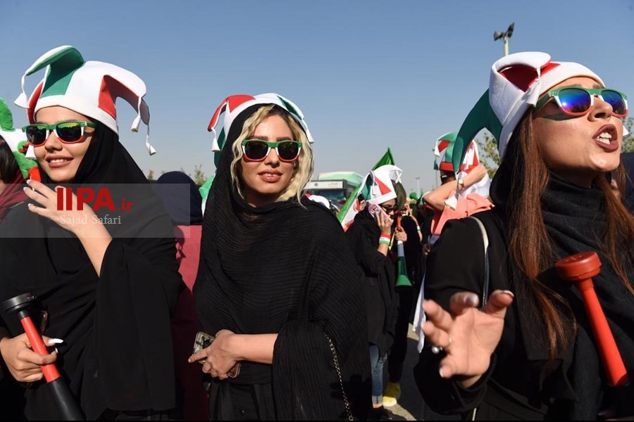   ورود تماشاگران زن به ورزشگاه آزادی