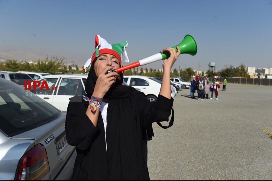   ورود تماشاگران زن به ورزشگاه آزادی