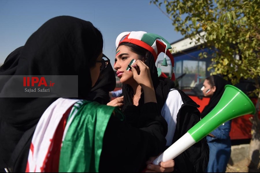   ورود تماشاگران زن به ورزشگاه آزادی