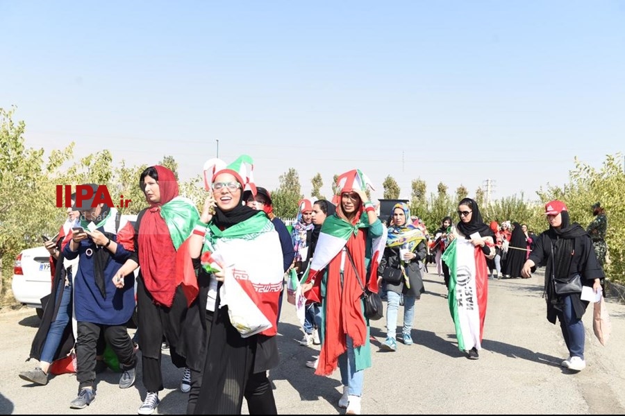   ورود تماشاگران زن به ورزشگاه آزادی