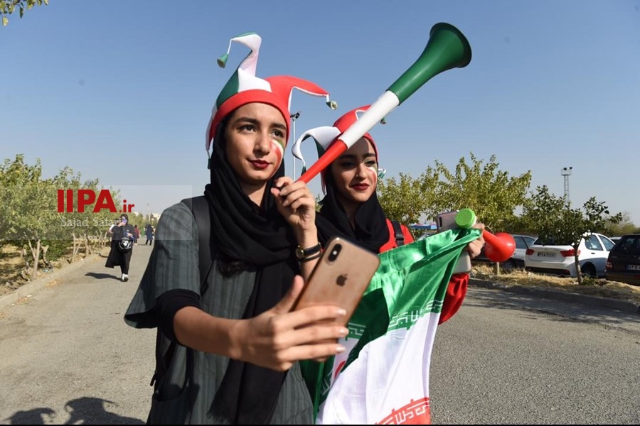   ورود تماشاگران زن به ورزشگاه آزادی