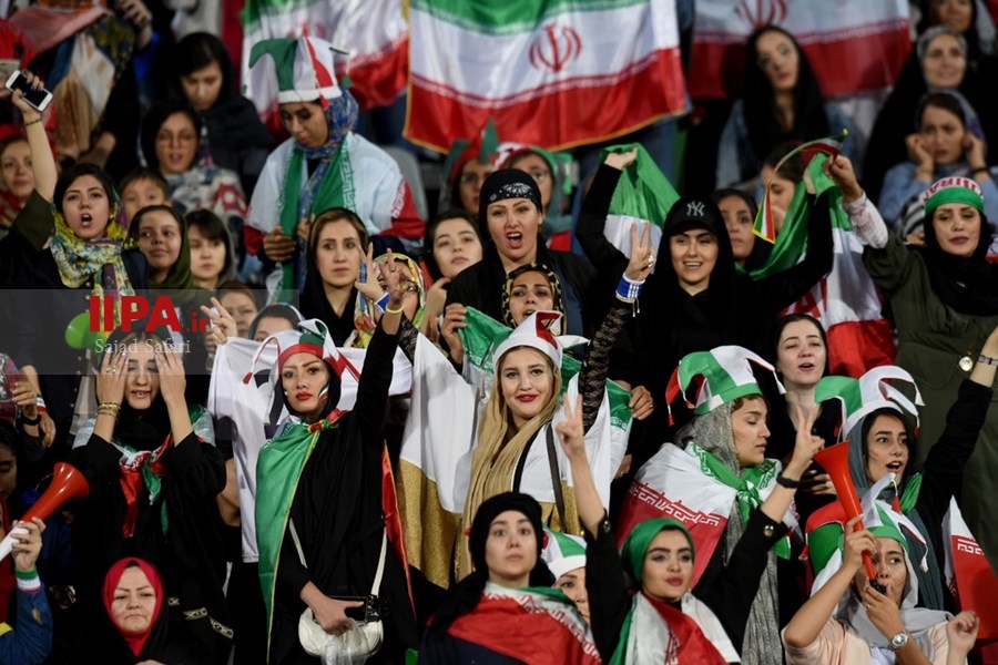   حضور تماشاگران زن در دیدار تیم های فوتبال ایران و کامبوج
