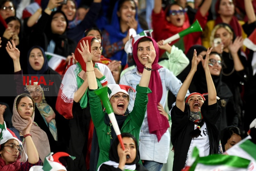   حضور تماشاگران زن در دیدار تیم های فوتبال ایران و کامبوج