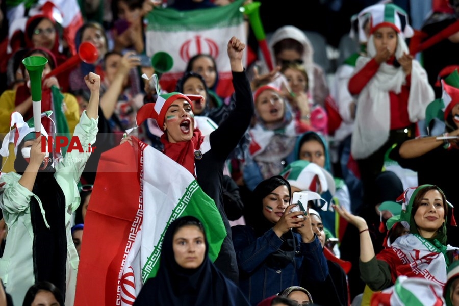   حضور تماشاگران زن در دیدار تیم های فوتبال ایران و کامبوج
