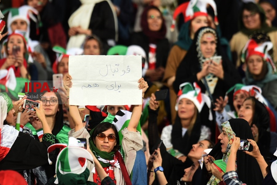   حضور تماشاگران زن در دیدار تیم های فوتبال ایران و کامبوج