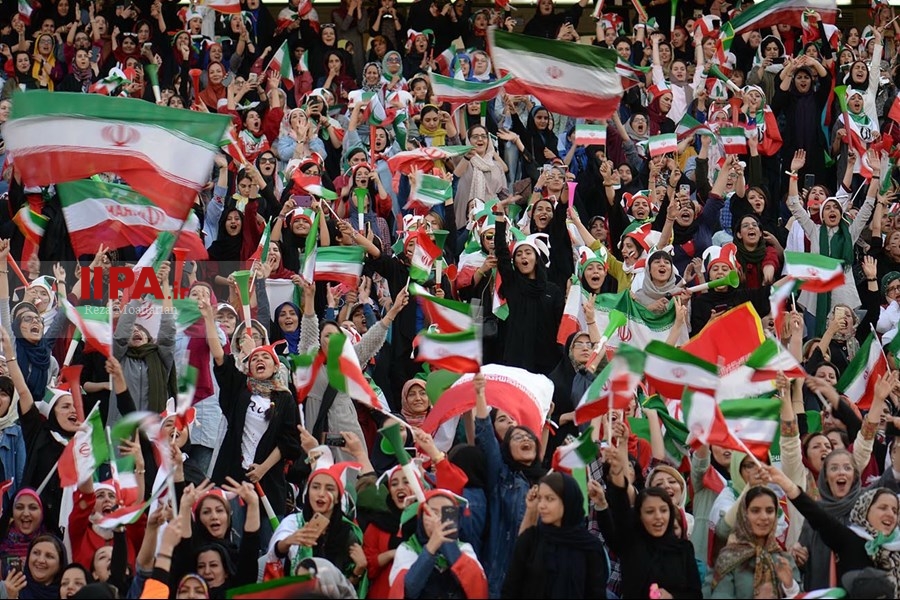   حضور تماشاگران زن در دیدار تیم های فوتبال ایران و کامبوج