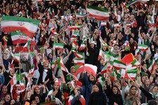   حضور تماشاگران زن در دیدار تیم های فوتبال ایران و کامبوج